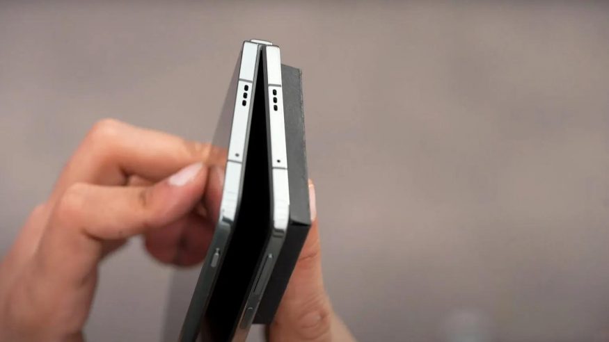 Kloub ohebného smartphonu OnePlus Open