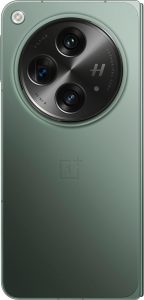 OnePlus Open v zelené barvě na tiskovém snímku
