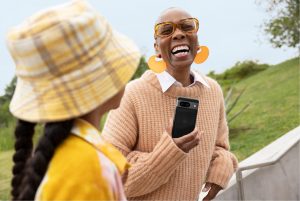 Smartphone Pixel 8 Pro na oficiálním snímku