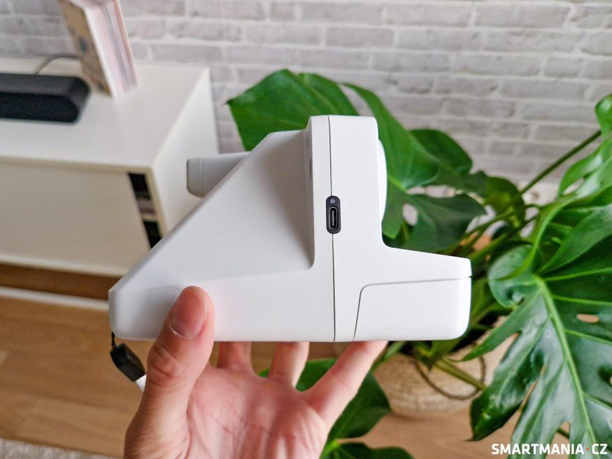 Pravý bok Polaroid Now Gen 2