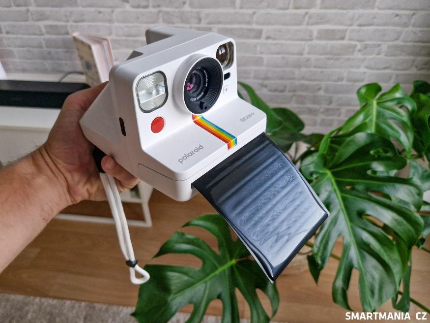 Polaroid Now+ vyvolal fotografii