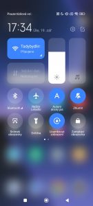 Screenshot MIUI - notifikační lišta, přepínače