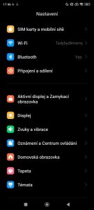 Screenshot MIUI s položkami v menu Nastavení