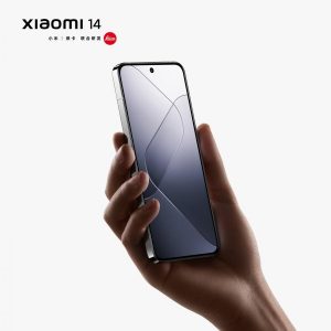 Xiaomi 14 v bílé barvě na tiskovém snímku