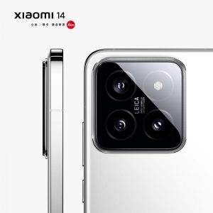 Xiaomi 14 v bílé barvě na tiskovém snímku