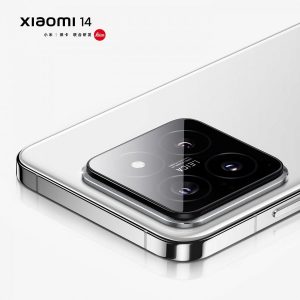 Xiaomi 14 v bílé barvě na tiskovém snímku