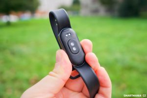 Detailní pohled na zadní stranu Xiaomi Smart Band 8