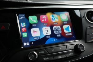 Infotainment automobilu s prostředím Apple CarPlay