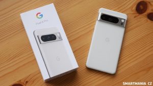 Google Pixel 8 Pro a prodejní balení