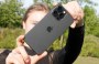 Apple iPhone 15 Pro Max na lifestyle fotografii