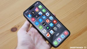 Apple iPhone 15 Pro Max, detail na displej