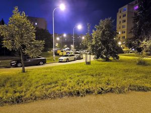 xiaomi 13t pro ukázka nočních snímků - ulice s lampami