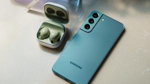 Chytrý telefon Samsung Galaxy S22 a sluchátka Buds