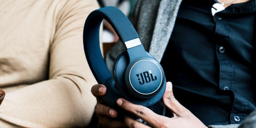 Bezdrátová sluchátka značky JBL