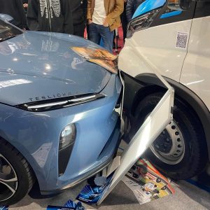 Havarovaný elektromobil Nio ET5 Touring na e-Salonu 2023 v Praze