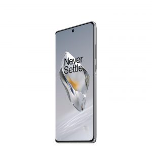 OnePlus 12 v bílé barvě