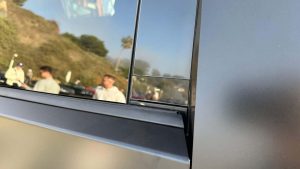 Elektrický pickup Tesla Cybertruck v černé barvě