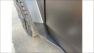 Elektrický pickup Tesla Cybertruck v černé barvě