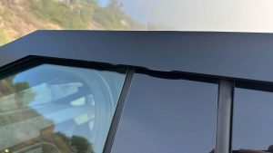 Elektrický pickup Tesla Cybertruck v černé barvě