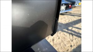 Elektrický pickup Tesla Cybertruck v černé barvě