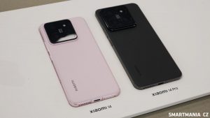 Xiaomi 14 v růžové a černé