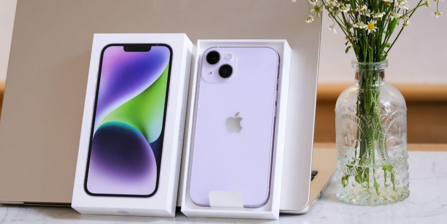 iPhone 14 ve fialové barvě (včetně prodejní krabičky)