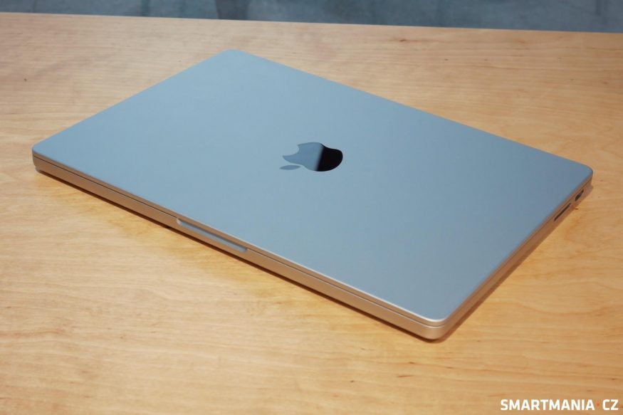 MacBook Pro M3 v zavřeném stavu