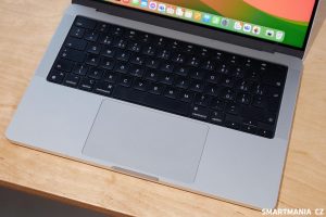 Detail na klávesnici MacBooku Pro M3