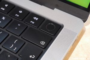 Detail na klávesnici MacBooku Pro M3