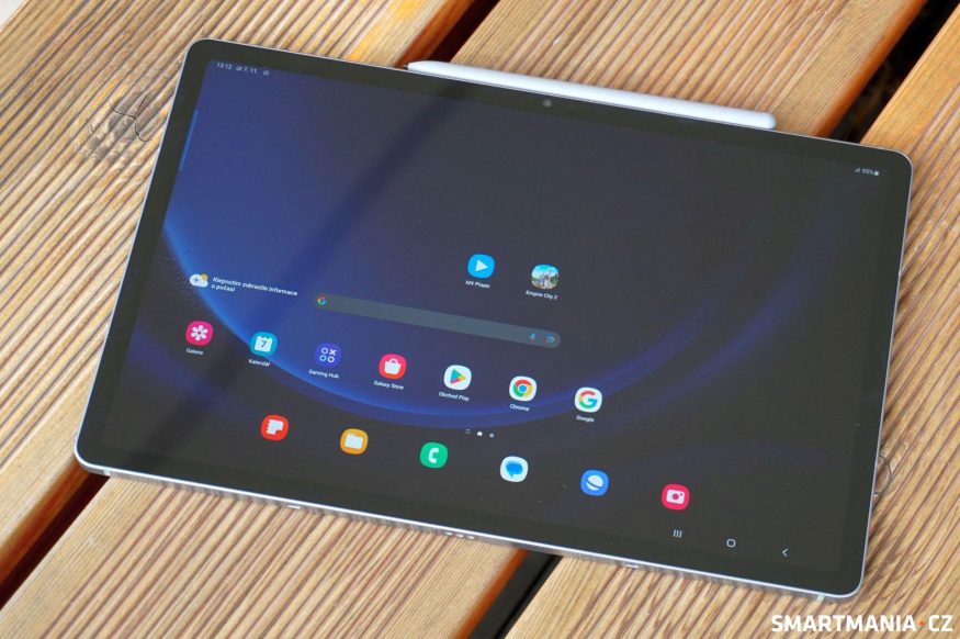 Galaxy Tab S9 s připevněným ovládacím perem S Pen