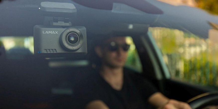 Automobilová kamera značky Lamax