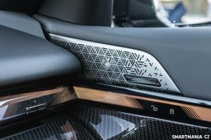Zvuková aparatura Bowers & Wilkins hraje podle očekávání skvěle