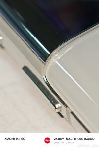 Nekvalitně zpracovaný telefon OnePlus 12