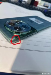 Nekvalitně zpracovaný telefon OnePlus 12