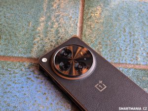 Smartphone OnePlus Open s ohebným displejem