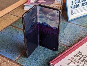 Smartphone OnePlus Open s ohebným displejem