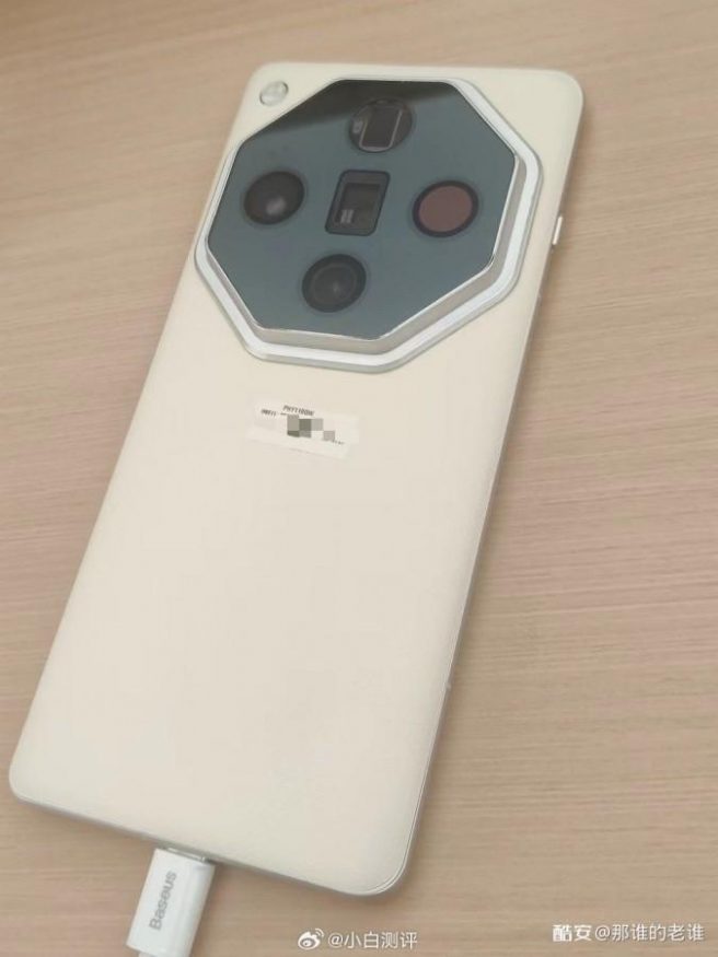 Oppo Find X7 Pro na fotografii zezadu