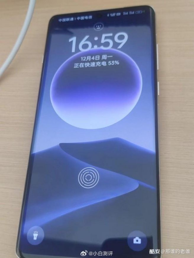 Oppo Find X7 Pro na fotografii zepředu