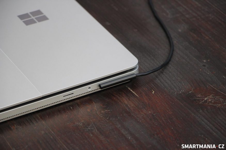 Nabíjení počítače Surface Laptop Studio 2