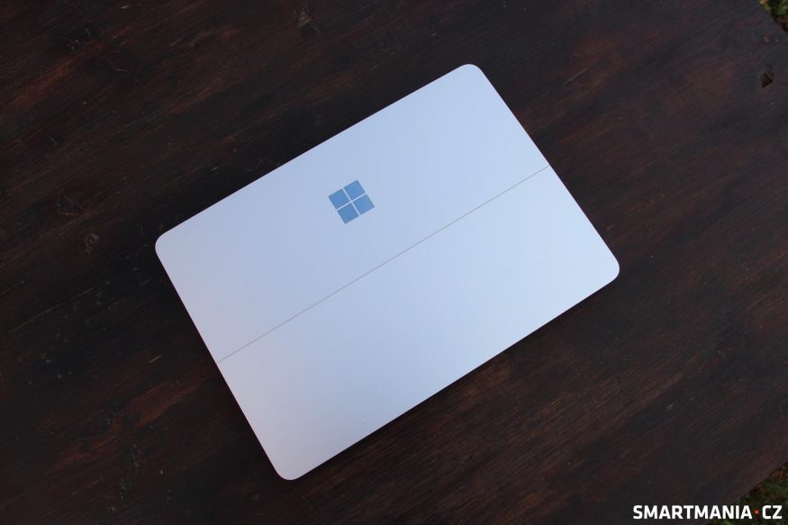 Víko počítače Surface Laptop Studio 2