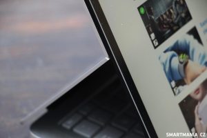 Počítač Surface Laptop Studio 2 v otevřeném stavu