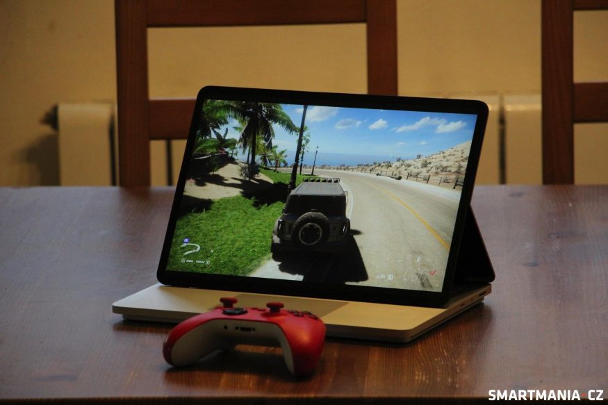 Forza Horizon 5 na počítači Surface Laptop Studio 2