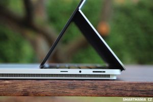 Počítač Surface Laptop Studio 2 v otevřeném stavu
