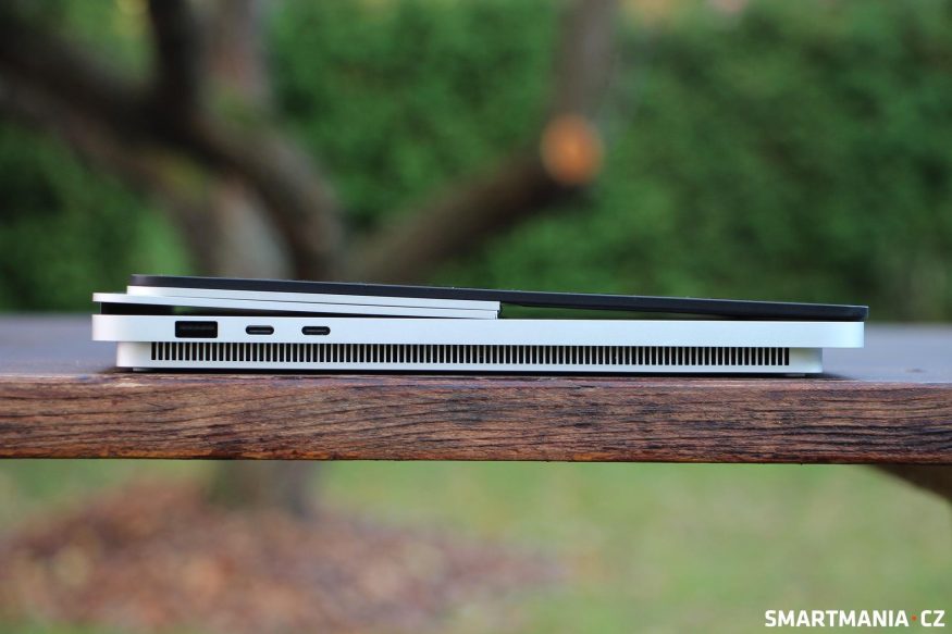 Surface Laptop Studio 2 zboku
