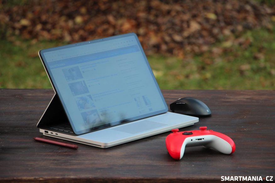Surface Laptop Studio 2 s gamepadem