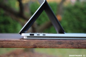 Počítač Surface Laptop Studio 2 v otevřeném stavu