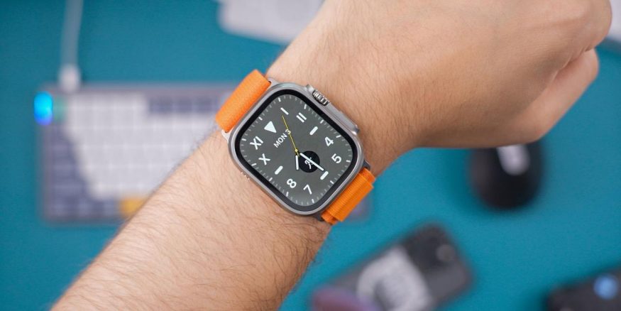 Chytré hodinky Apple Watch Ultra 2 na propagačním snímku