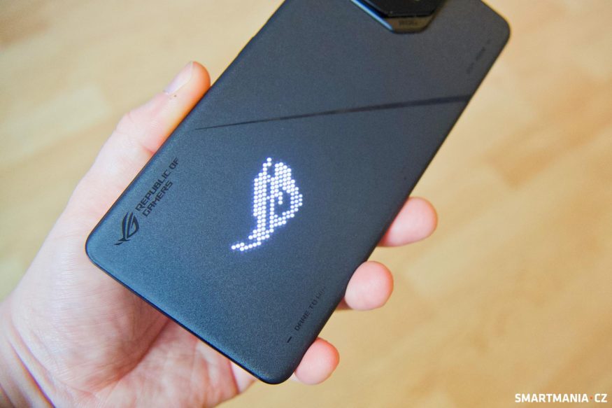 Chytrý telefon Asus ROG Phone 8 Pro a jeho přizpůsobitelná LED matice