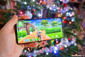 Chytrý telefon Asus ROG Phone 8 Pro při hraní hry