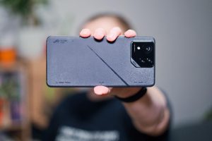Herní smartphone Asus ROG Phone 8 Pro v černé barvě
